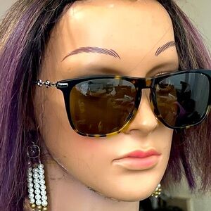 GUCCI 
Acetate Metal Horsebit  Black Tortoise Shell Sunglasses W/Black Accents